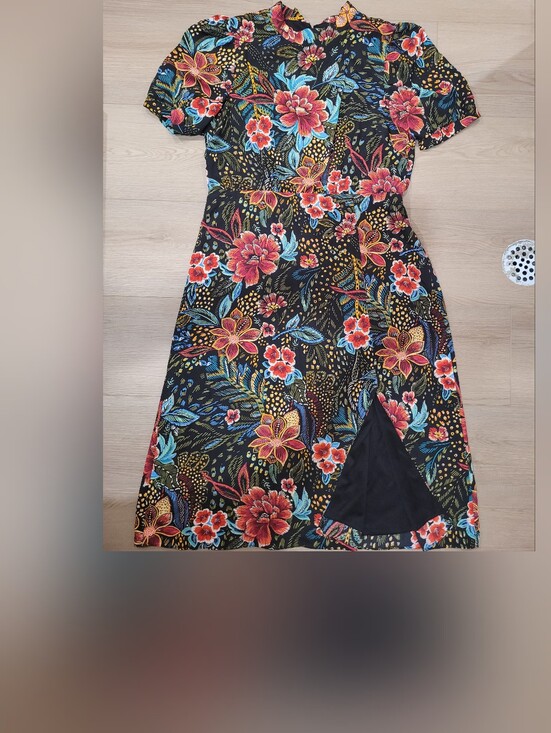 julia jordan Tops - Floral Off-Shoulder Women's Top in Black with Red & Blue Flowers